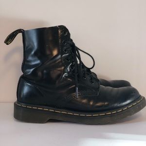 Women’s Size 8 Dr. Martens Black 8 Eye Boots